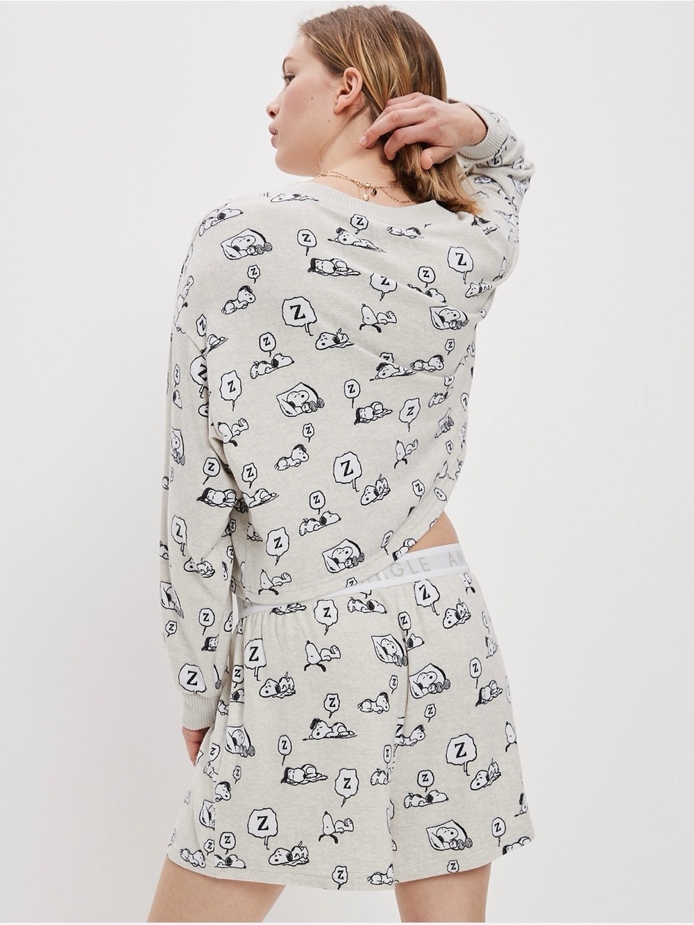 American Eagle Lounge Soft Plush High-Rise Waistband Snoopy Print PJ Shorts XS - Picture 3 of 9